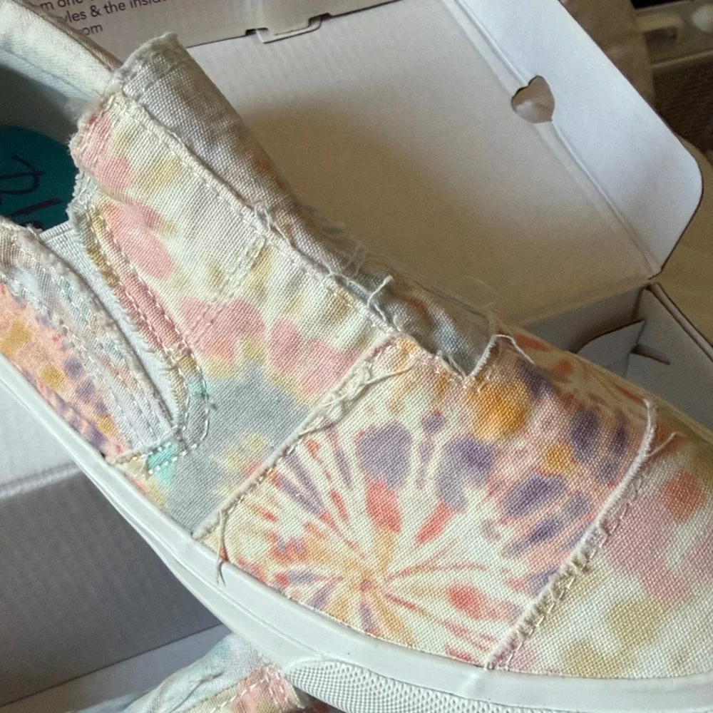 BLOWFISH Malibu Play Rainbow Tie Dye Canvas Slip On Sneakers NIB - Picture 4 of 6